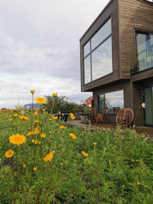 Beach Front Appartments In Design Eco-Villa Ulsteinvik Exteriör bild