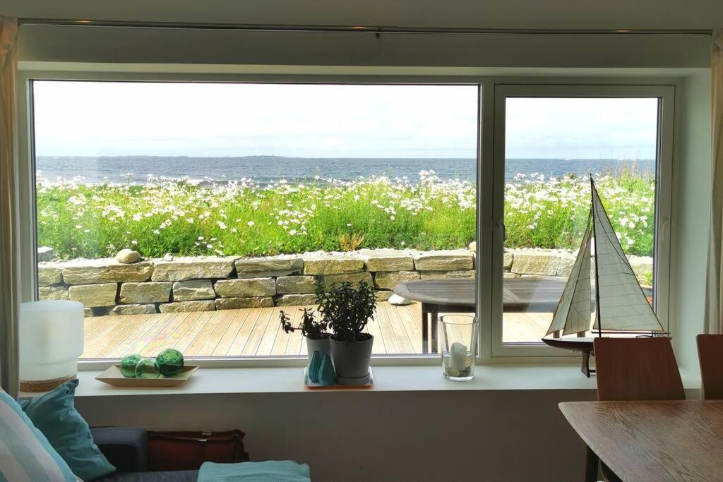 Beach Front Appartments In Design Eco-Villa Ulsteinvik Rum bild