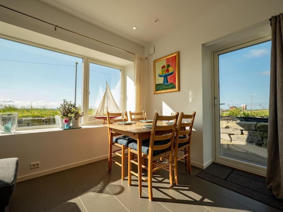 Beach Front Appartments In Design Eco-Villa Ulsteinvik Rum bild